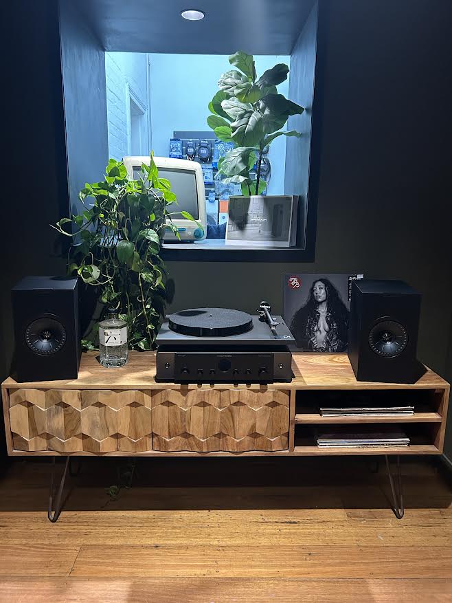 The Roku Star Turntable PackAudio BundlesComboVinyl Revival