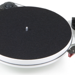 ProJect RPM 1 Carbon Turntable with Ortofon 2M Red Cartridge