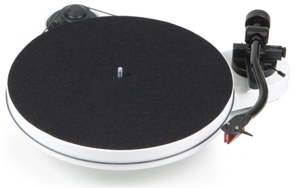 ProJect RPM 1 Carbon Turntable with Ortofon 2M Red Cartridge